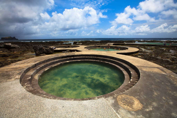 世界有名的綠島朝日溫泉，是海底溫泉。