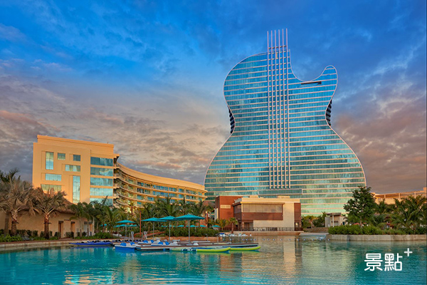 35層樓的酒店共800間客房，其中638間客房位於吉他大樓，另外168間則在泳池大樓。