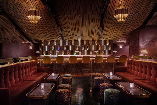 台北第一間會員制調酒吧Staff Only Club，由一棟60年歷史的醬油工廠轉身成Art Deco的華美場域。