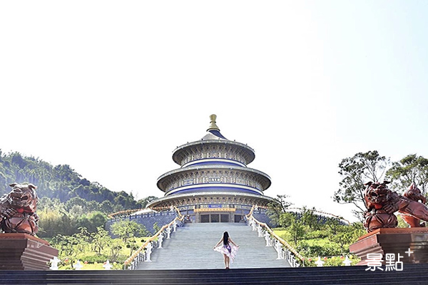 白陽聖廟新落成，北京天壇般雄偉外觀吸引不少人前往參觀拍照。(圖／caoxinfeng)