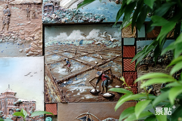 以旗津窯陶器與白瓷廢棄模具黏貼的裝置藝術牆，是訪客必拍的網美牆。