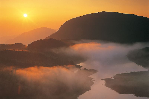 翠峰湖終年雲霧繚繞，景色迷人。 (圖／羅東林管處，以下同)
