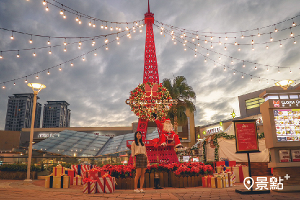 桃紅色搶眼的巴黎鐵塔和聖誕老人。（圖／景點家謝明軒）