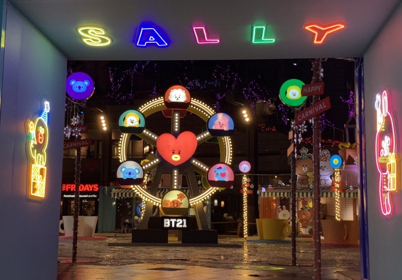 LineFriendsXBT21聖誕樂園！霓虹燈造景摩天輪童趣滿點