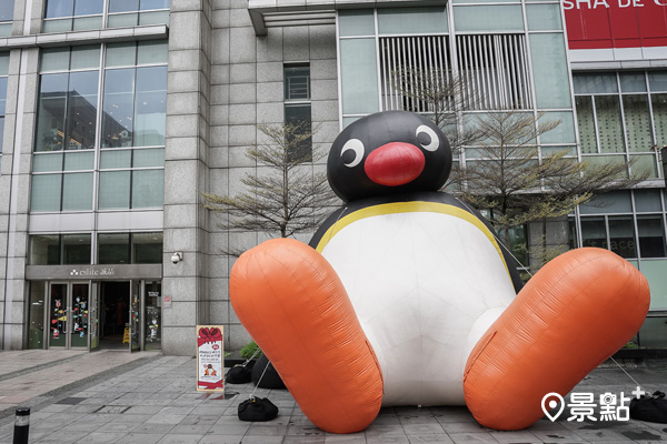 6米高的大型Pingu充氣氣偶。（圖／Pingu企鵝家族40週年耶誕樂園限定店，以下同）