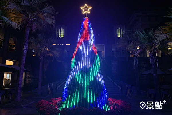 光雕聖誕樹富有變化，不同的燈光變化帶來驚喜。(圖／景點家張盈盈)
