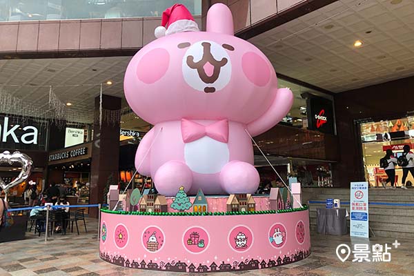 「卡娜赫拉的小動物希望旅程」打造6.2米高聖誕粉紅兔兔氣球。
