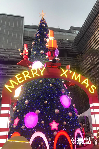 高12尺的聖誕樹以芭蕾舞劇「胡桃鉗」為主題發想 (圖／Rhoda)