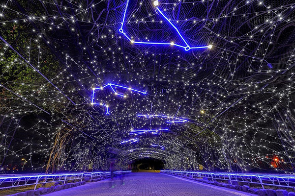 從聖誕賞到元宵！極光星空隧道十大雪國燈景