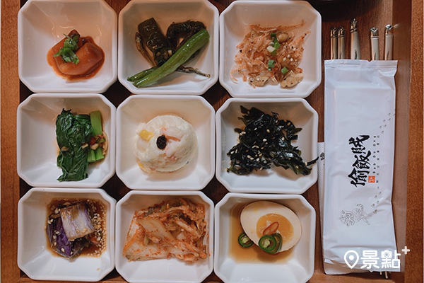 九宮格小菜盤打造出豐富多變、口味均衡的韓式小菜文化。