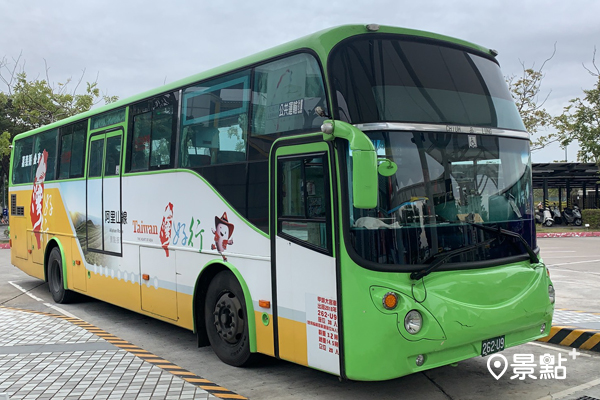 台灣好行阿里山線要在高鐵嘉義站2號出口外的公車候車處搭乘。