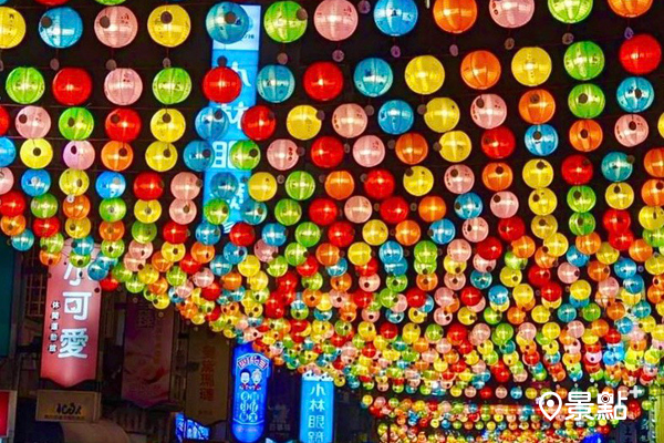斗六市太平老街張燈結彩十分應景有年味。（圖 / Kun.0430，以下同)