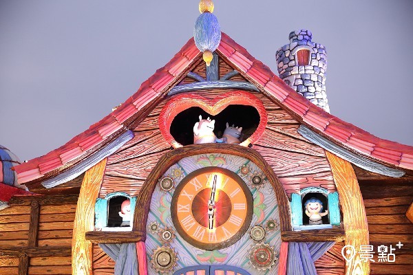童話造型的魔法時光鐘在123露天市集登場。