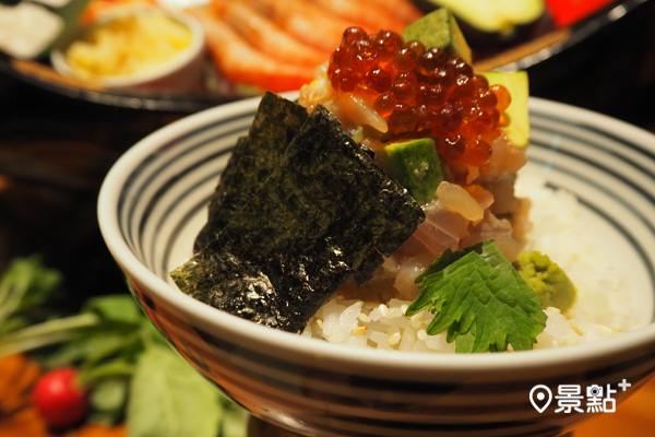 日本橋海鮮丼辻半推出酪梨入菜的海鮮珠寶盒「翡套餐」。（ 圖 / 景點家張盈盈，以下同）