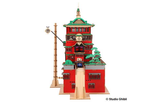 木製模型 神隱少女 油屋(彩色版) 神還原動畫場景，是粉絲的夢幻收藏品。© Studio Ghibli