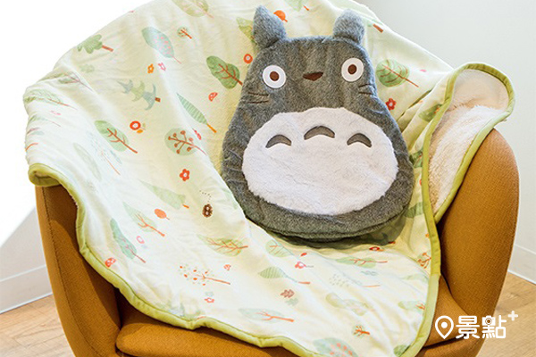 可收納蓋毯系列龍貓款。© Studio Ghibli