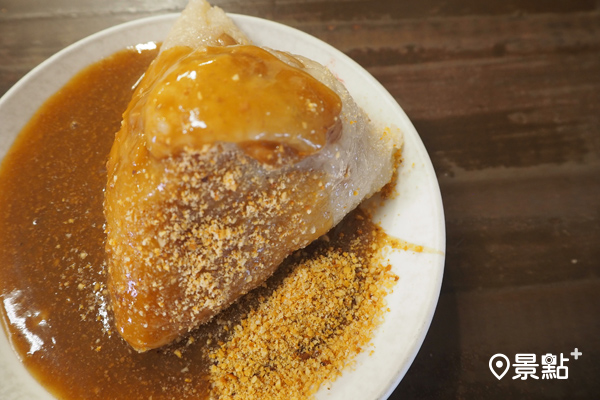 超懷舊肉粽吃法 – 「灑花生粉」。