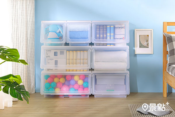 透明前取式櫃體可輔助孩子辨別物品位置，提高收拾意願。