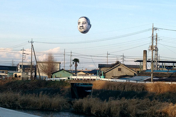 藝術團隊「目 [mé]」在2014年就曾舉辦類似的裝置藝術「漂浮爺爺臉」。（圖／目 [mé]）