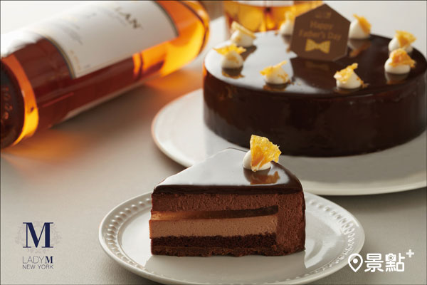 Lady M特別打造6吋威士忌巧克力慕斯蛋糕，洋溢香醇威士忌的陳年酒香，獻上專屬男人的微醺系蛋糕！(6吋1,800元)