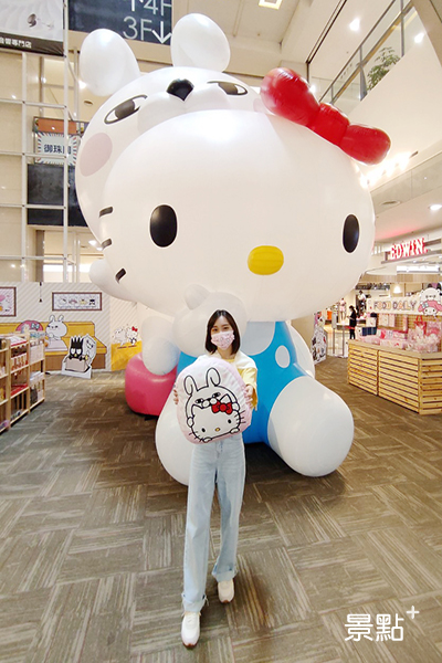 YOSISTAMP和Hello Kitty的巨型氣球、打卡牆。