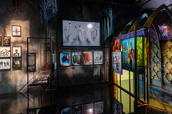 Inside the Tim Walker: Wonderful Things exhibition倫敦。(圖／V&A)