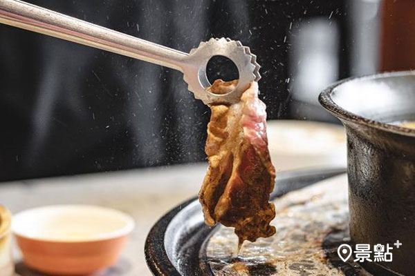 可利亞將和平店轉型，主打懷舊的「復刻版」火烤兩吃，繼續飄香下一個50年。