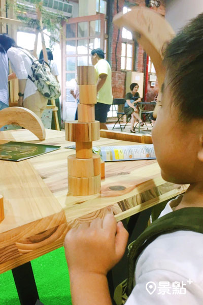 2019年森林市集的森學堂帶領大家認識台灣國產木材。（圖／景點+ Rhoda）