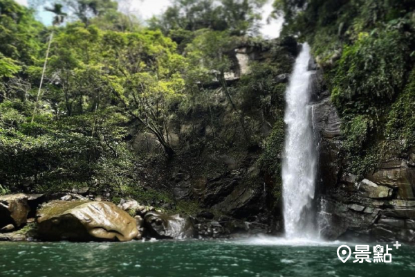 鳳凰瀑布為典型懸谷式瀑布，生態豐富，彷彿有來到世外桃源的感覺。