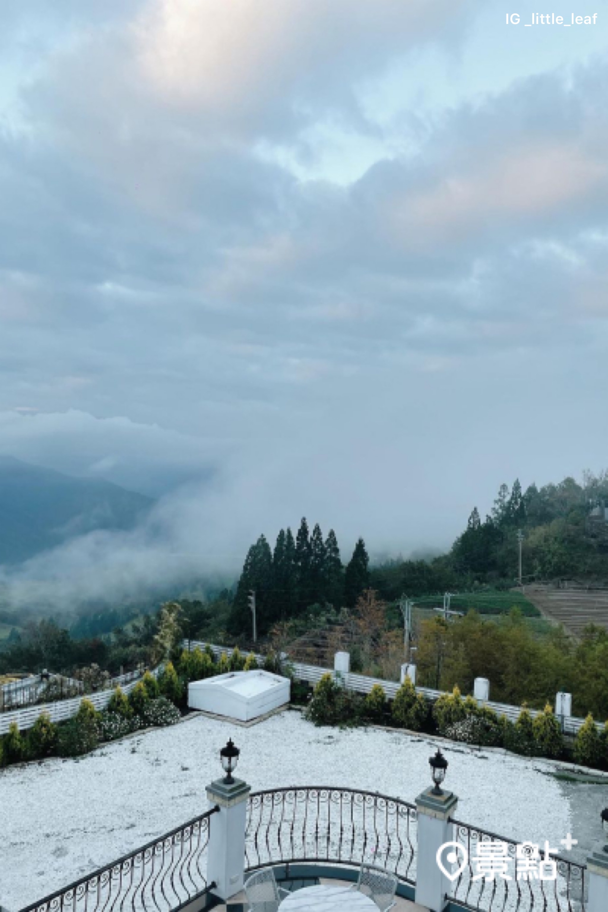 旅人在房內便可遠眺綿延山景，欣賞變化萬千的自然美景。(圖／_little_leaf)