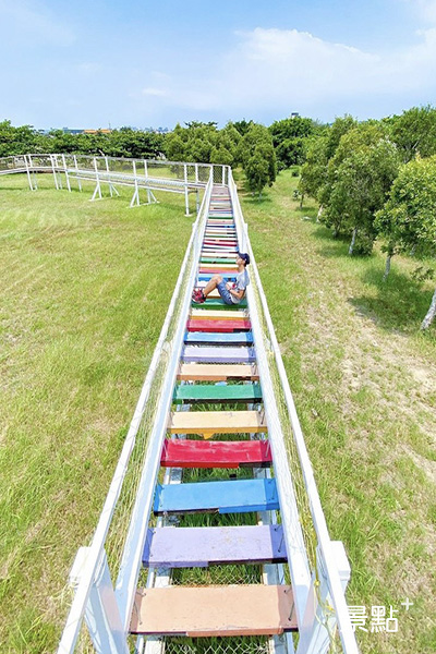 水資源公園的彩虹鍵盤階梯。(圖／qiuung)