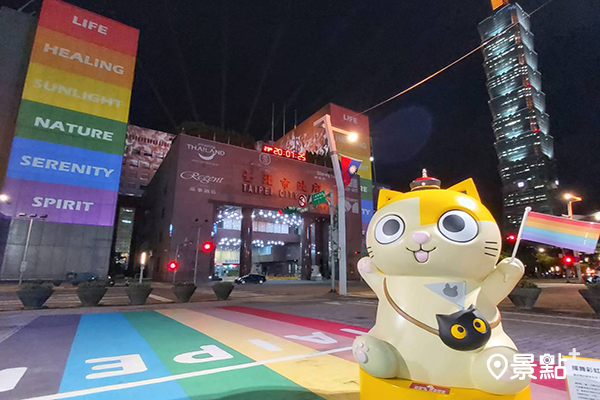 台北市府前的彩虹活動。（圖／台北市政府）