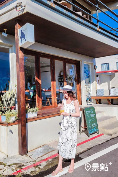 面向大片海景的海島渡假風咖啡廳深受網友熱愛