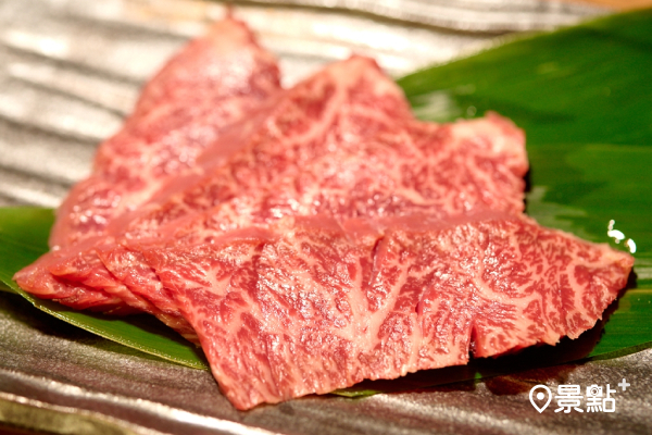「燒肉523」使用的肉品，大都是油花豐厚的A5等級黑毛和牛，讓食客大快朵頤。