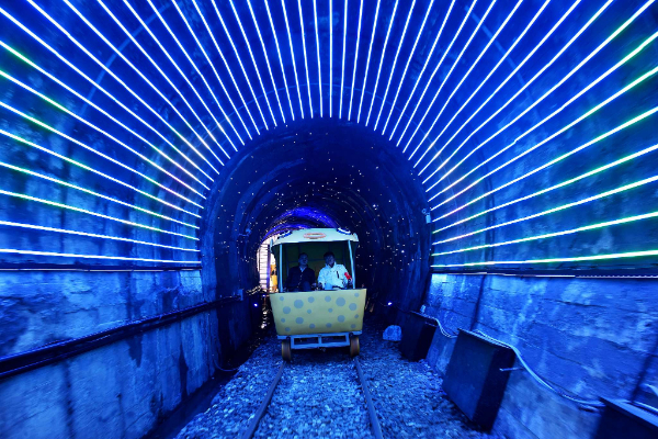 深澳鐵道以海底為主題打造的海底隧道。 (圖／新北市府)