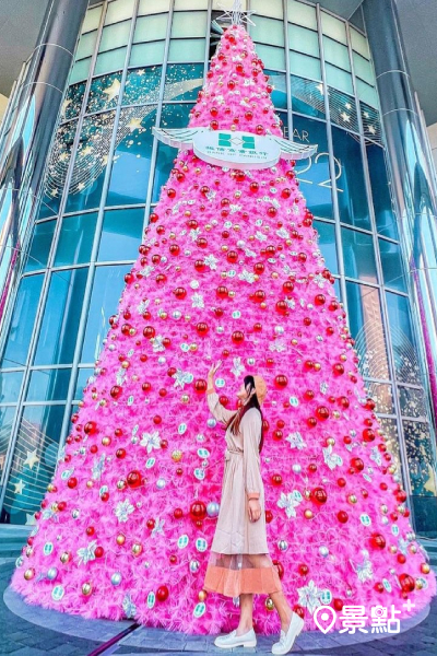 板信商業銀行企業總部也有超亮麗的粉紅聖誕樹 (圖／s4752147)