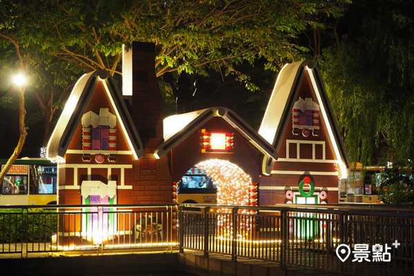 萬坪公園「樂高耶誕奇幻小鎮」裡的「奇幻薑餅屋入口」。