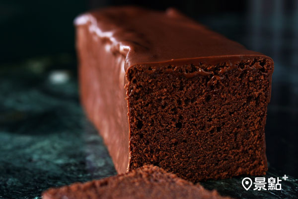 黑巧克力旅者蛋糕，售價800元。
