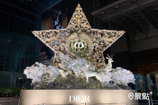 每年吸引許多粉絲朝聖的Dior聖誕樹，今年以星形造型呈現。