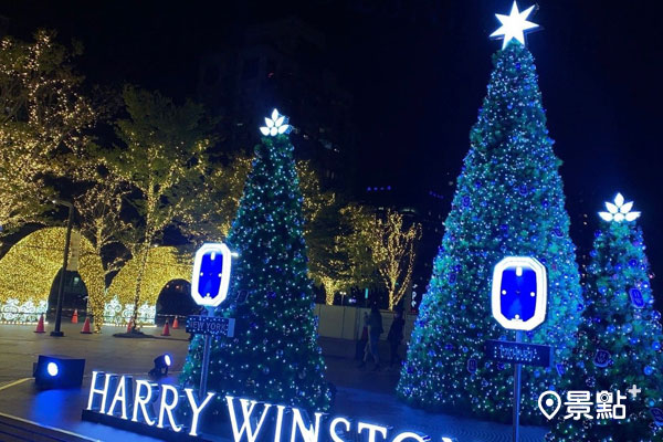 台北101信義路側門口有聖誕樹與金色燈海拱門。