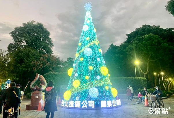 臺北耶誕愛無限燈飾聖誕樹點燈，燈海也浪漫登場。（圖／台北市政府，以下同）