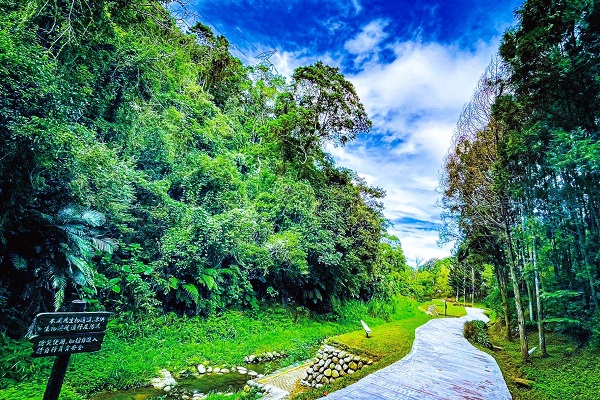 園區有全台第一條森林浴健康步道