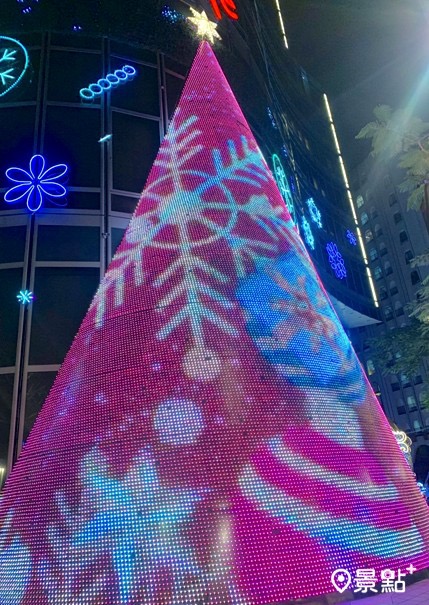 .仁愛圓環LED燈立體聖誕樹。(圖／景點+ 張盈盈)