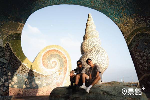 海螺上鑲嵌的貝殼多達50多種、數量5,000多顆
