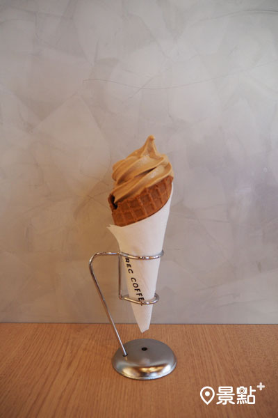 景編超推咖啡冰淇淋，滋味與口感都讓人瞬間來到日本咖啡館的場景。