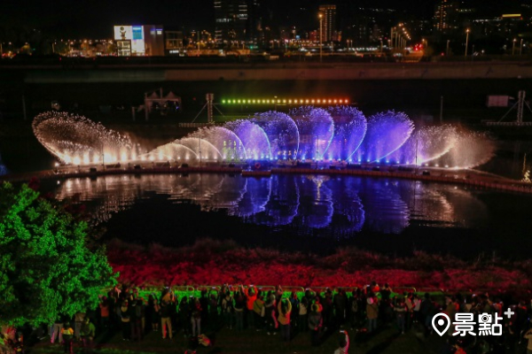 300秒水火共舞引爆台北燈節！熊讚熱氣球天天登場