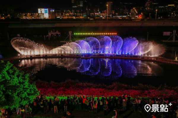 2022台北燈節長達90公尺的「水火共舞聲光劇場」 (圖／台北市政府，以下同)