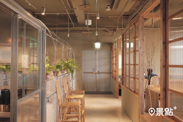 旅館延續垂直城市花園概念，以溫室棚架意象。