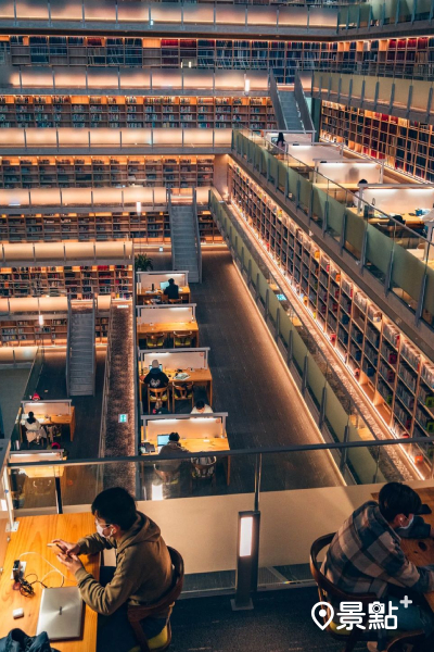 政大達賢圖書館有挑空媲美韓國星空圖書館的設計