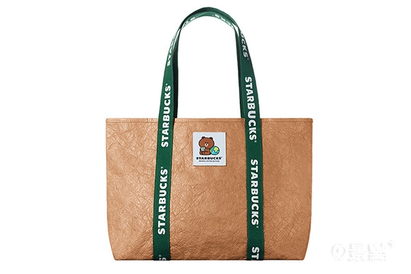 LINE FRIENDS熊愛地球提袋，售價$1,200。尺寸：46*29*15.5公分